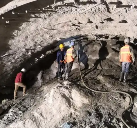 船山拱顶带模注浆料的施工流程及注意事项